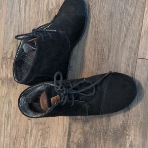 Tom's desert wedge (size 7)